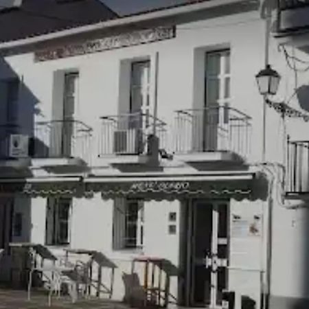 Hostal 2 Estrellas -Restaurante Las Tres Encinas En El Centro Del Pueblo Cabeza la Vaca المظهر الخارجي الصورة
